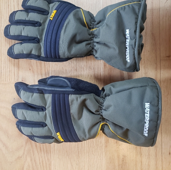 Youngstown Gloves Other - Youngstown Gloves! Waterproof, Warm, and Comfy!